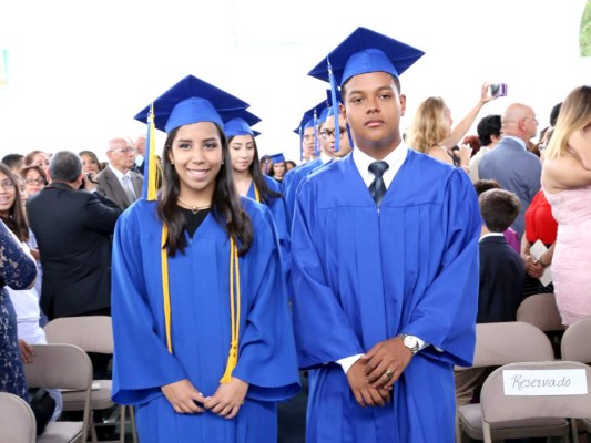 Entrega de títulos de la Macris School, generacion 2017