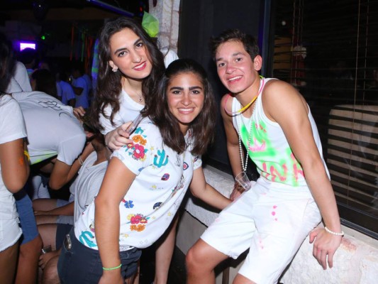 Neon Party por una noble causa