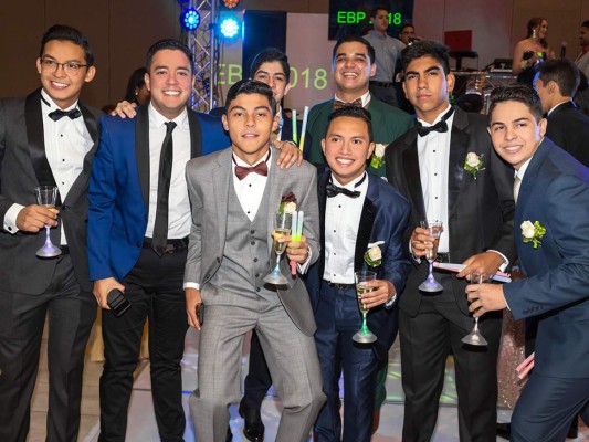 Brindis por los graduados de la Episcopal El Buen Pastor    