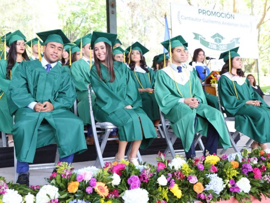 Entrega de títulos DelCampo International School II parte