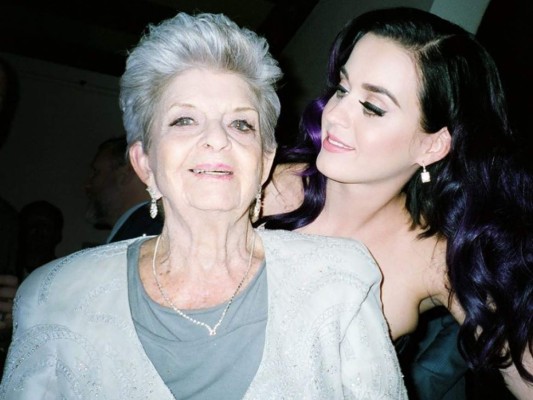 Fallece abuela de Katy Perry mientras ella se encontraba en Australia