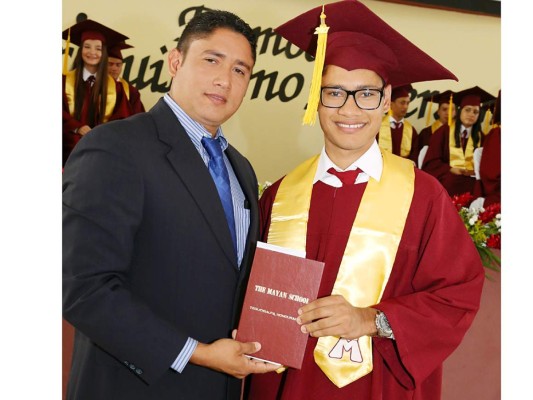 Entrega de títulos de Mayan School I parte
