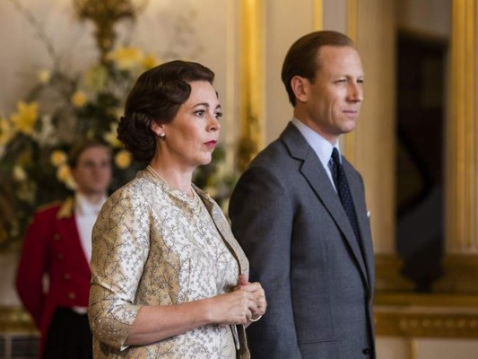 Los Royals enfurecidos con serie 'The Crown' por insinuar infidelidad de la Reina  