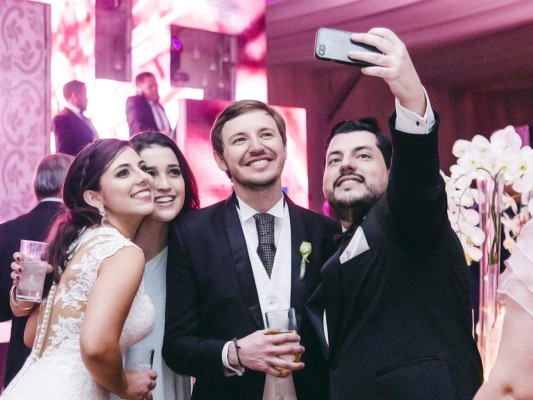 Christian y Carol celebran romántica boda