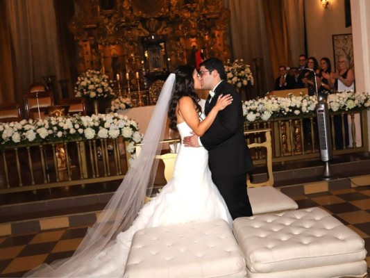 La boda de Camila Reina y Asti Tronconi  