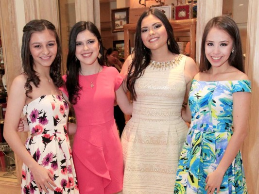 Susana Martínez, Sofia Ayestas, Amia Melgar y Anie Erazo.