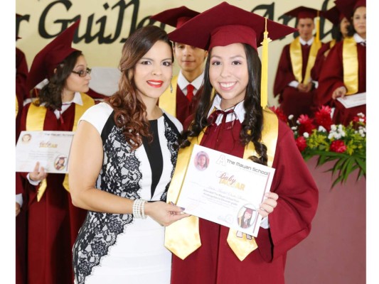 Entrega de títulos Mayan School II parte