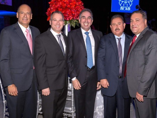 Invitados a la gala de la Escuela Internacional Sampedrana  