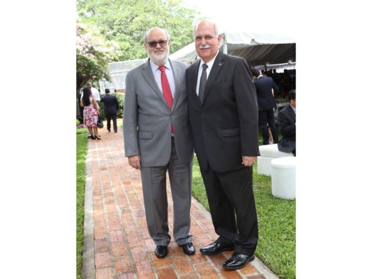 Recepción en casa del embajador James Nealon para celebrar el 4 de julio  