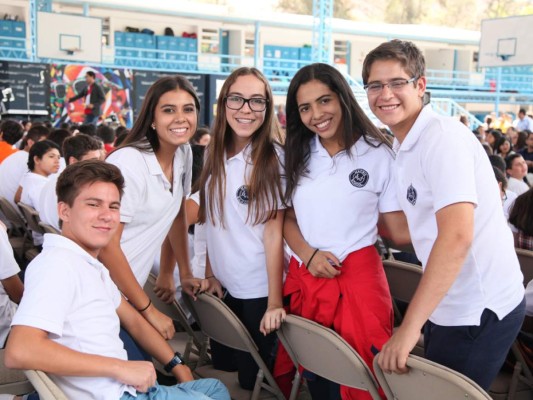 Show de moda y talento en Macris School