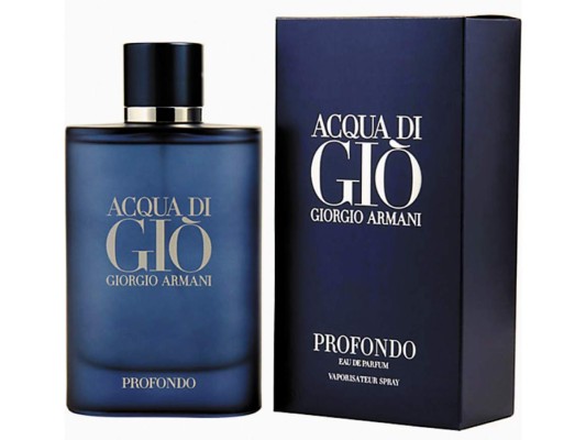ACQUA DI GIO PROFONDO BY ARMANI Los sentidos se despiertan con la mandarina verde y la bergamota, mientras que las notas marinas de Acqua di Giò transmiten un tono ultramar, casi helado. Romero, lavanda, ciprés y el absoluto de lentisco se mezclan en su corazón.Notas de pachulí amaderado y almizcle finalmente se fusionan con un acorde mineral ambarino en la base.