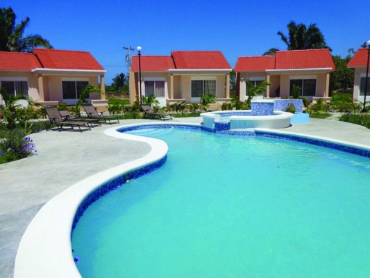 8. Tranquility Bay Beach Retreat (Trujillo, Honduras)