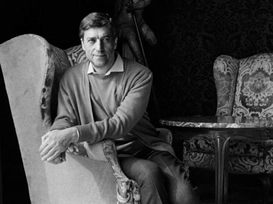 Nino Cerruti.<br/> El italiano que revolucionó los guardarropas masculinos en los años sesenta y que aportó grandes vestuarios icónicos de películas como Instinto Básico, Pretty Woman o la Joya del Nilo, falleció el 15 de enero de 2022 a los 91 años de edad luego de una serie de complicaciones tras una operación en la cadera<br/>