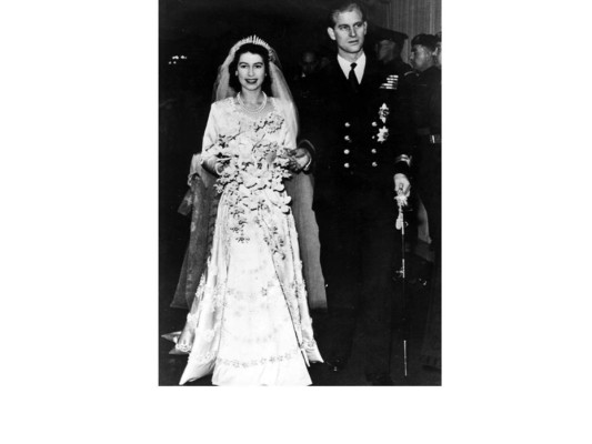 Isabell II se casó el 20 de noviembre de 1947 con Felipe de Grecia y Dinamarca, que fue designado antes de la boda como Duque de Edimburgo