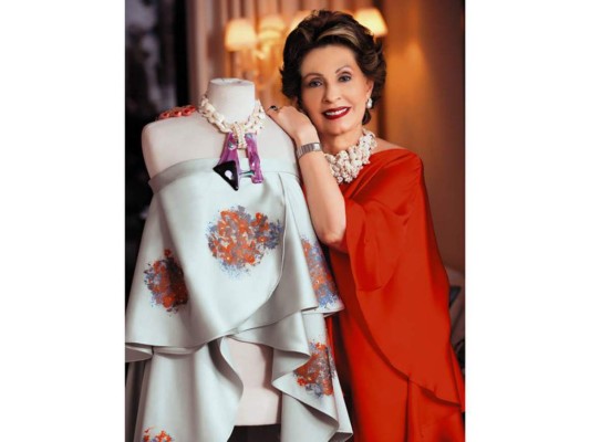 Bonnie García, es una inspiración para todas las mujeres, marcando huella en la moda Hondureña. Ha desarrollado importantes proyectos para promover el arte hondureño a nivel nacional e internacional, creando piezas únicas e irrepetibles como obras de arte que transmiten un mensaje de nuestra identidad y cultura.