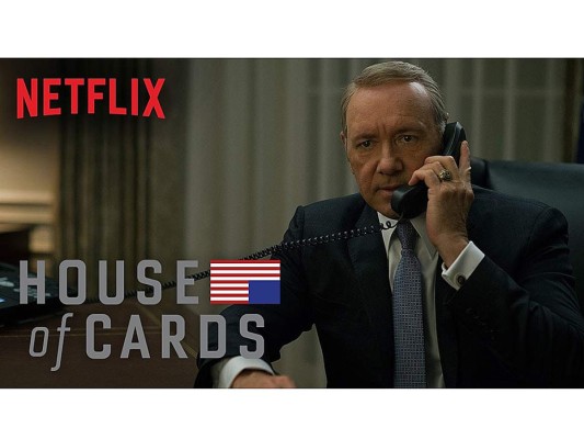 House of Cards<br/>Catalogada como una de las mejores series de política del momento y como la serie estrella de NETFLIX, House of Cards, llega a su sexta y última temporada, solo constara con ocho capítulos y además sin la participación del actor principal Kevin spacey.<br/>House of Cards, trata de la vida de Frank Woods, teniendo gran respeto de sus compañeros, pero tiene la ambición de poder sin importar de las consecuencias que este tenga.<br/>Género: drama política<br/>Estreno: 2 de Noviembre 2018