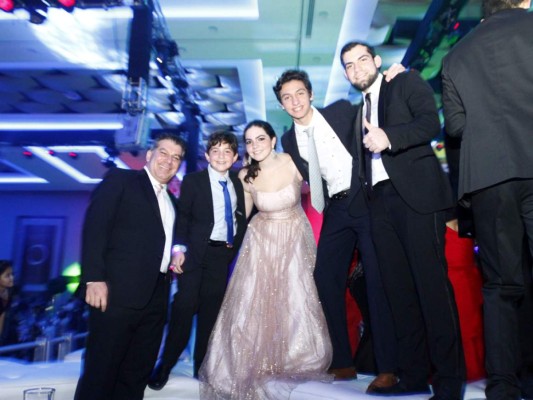 Mateo, Cristiano y Victoria Yibrín con Eduardo Leiva y Mateo Yibrín, jr.