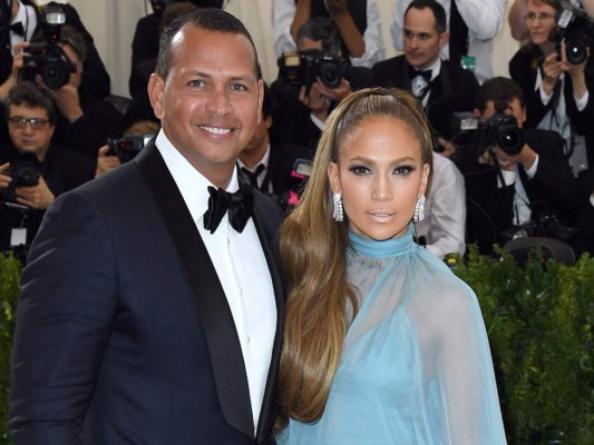 Jennifer López y Alex Rodríguez solidarios con víctimas de huracán