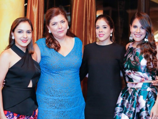 Fiesta catracha para Angelo Casco y María Fernanda Welchez