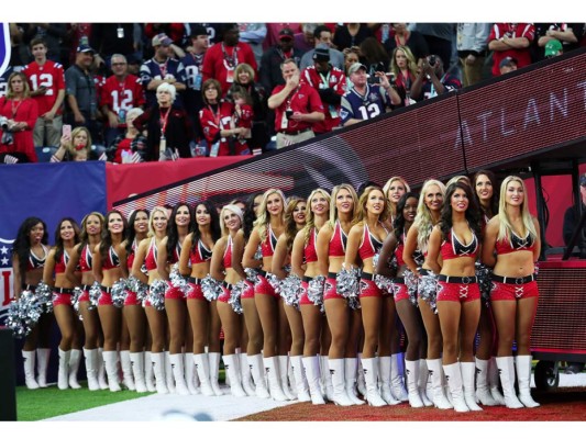 De igual forma las porristas de los Falcons de Atlanta que llegaron para apoyar a su equipo