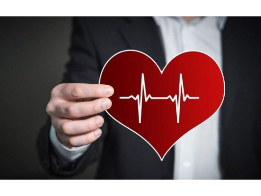 6. Ayuda con la salud cardiaca ya que elimina las toxinas y mantiene la sangre purificada, además previene los ataques al corazón debido a su elevado nivel de potasio reduce los problemas circulatorios, relaja las arterias, lo que reduce la presión sanguínea y la fragilidad de los capilares.