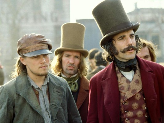 Amsterdam Vallon, Gangs of New York (2002). Su gran decut con Scorsese fue una película intensa y con un elenco impresionante en el que figura Daniel Day Lewis. Ambientada en la década de 1860, cuenta la historia de Amsterdam Vallon (Leo), quien busca vengarse del asesino de su padre.
