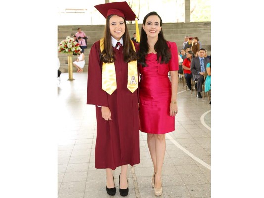 Entrega de títulos Mayan School II parte