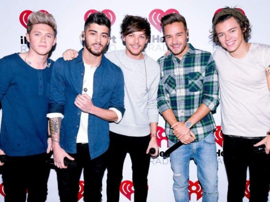 Los fans de One Direction celebraron de manera agridulce el décimo aniversario de la formación de la banda. Millones de personas rompieron las redes sociales para expresar su amor por esta boyband el 23 de julio. One Direction fue tendencia mundial todo el día el Twitter y hasta los integrantes expresaron sus gratitud con lindos mensajes.