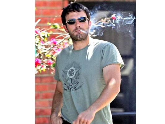 Ben Affleck lleva una vida llena de excesos, de alcohol y cigarro.