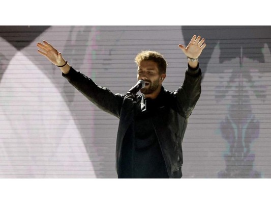 Pablo Alborán aportó luz y un toque de intimidad con su interpretación del tema 'Si Hubieras Querido' el cantante nos atrajo como si nos cantara a cada uno de nosotros, susurrando sus letras ultra románticas.