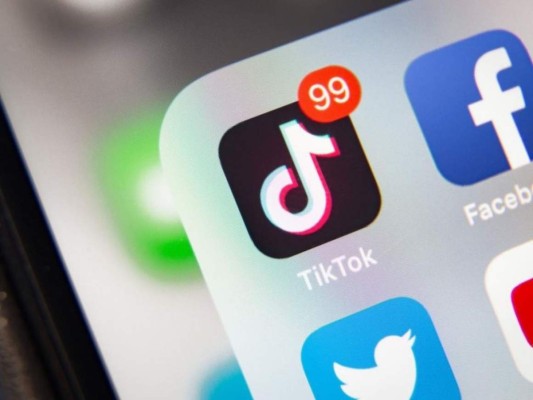 ¡TikTok comenzó a dominar el mundo! Bueno, por lo menos las redes sociales. Tanto jóvenes como adultos se unieron a esta red social para ver y crear videos cortos de entretenimiento. Sin duda, una forma de distracción dentro de la cuarentena.