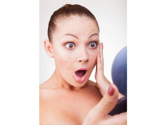7. Elimina las espinillas<br/><br/>Un limpiador facial antiAcné como este de Bioré, pone fin a las imperfecciones antes de que se formen. Localíza y retira más del 99% de las impurezas y el polvo que las ocasionan y así brindarte una piel resplandeciente.