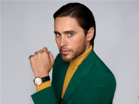 Jared Leto: creció en un ambiente hostil debido a que su madre resultó embarazada estando en el colegio y se vio obligada a salirse. La joven mujer se dedicó a criarlo, algo que Jared agradece eternamente.