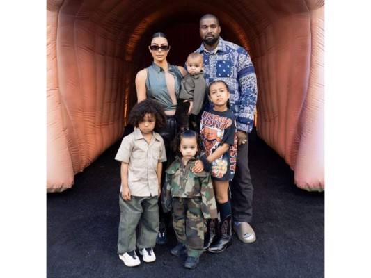 Kim Kardashian se defiende de ataques de Kanye West