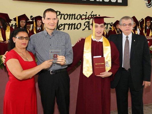 Entrega de títulos de Mayan School I parte
