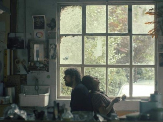 The Restless: Bélgica. Leila y Damien son una pareja que está luchando por con el trastorno bipolar que sufre el esposo.