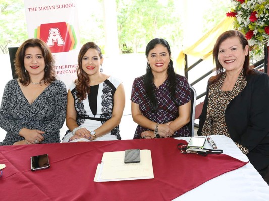 Entrega de títulos de Mayan School I parte