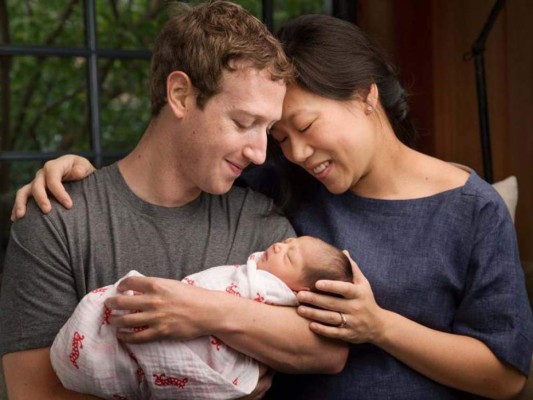 Noviembre 30, 2015. Mark Zuckerberg comparte una fotografía junto a Max y Priscilla Chan.