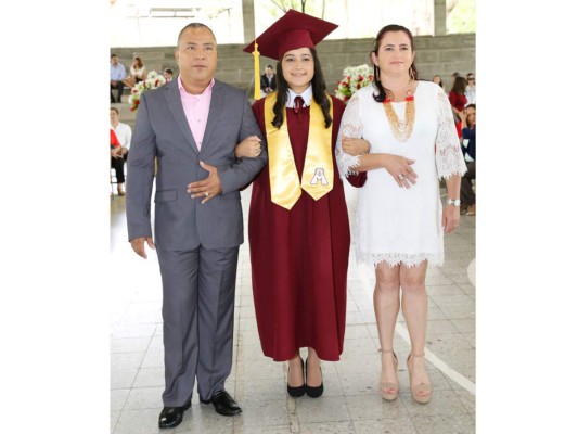 Entrega de títulos de Mayan School I parte