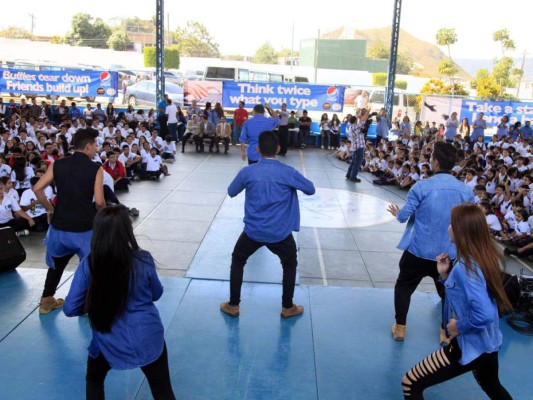 Concierto anti bullying en Macris School