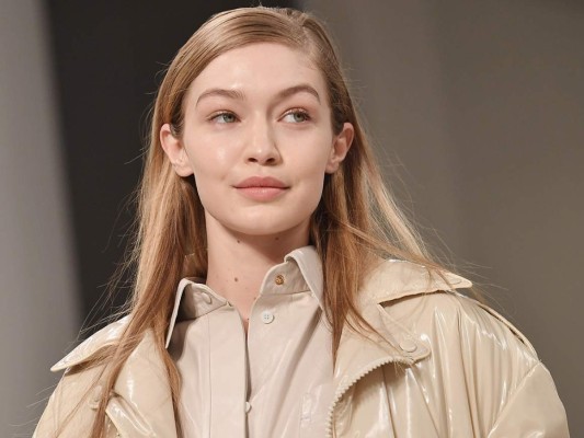 Gigi Hadid es una de las modelos más top del momento, claramente deslumbró durante la Semana de la Moda en Nueva York, tanto como modelo, como los outfits que decidió utilizar para acudir a algunas de las pasarelas que se estuvieron realizando, en esta galería te dejamos sus mejores looks en NYFW.