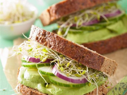 Sándwich de aguacate.