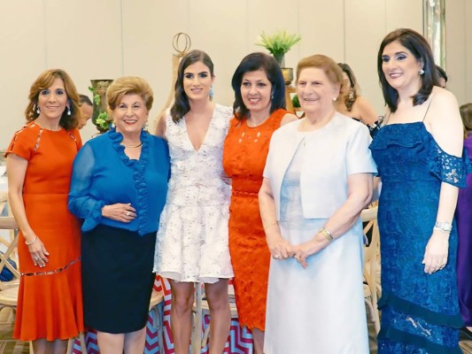 Diana Larach, Lily Faraj, Alessandra Andonie, Sandra Kafati, Alicia Larach y Maribel Andonie. Fotos: Amilcar Izaguirre.