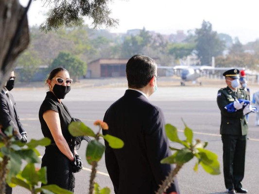 Reciben con honores el cuerpo del ex-presidente Rafael Leonardo Callejas