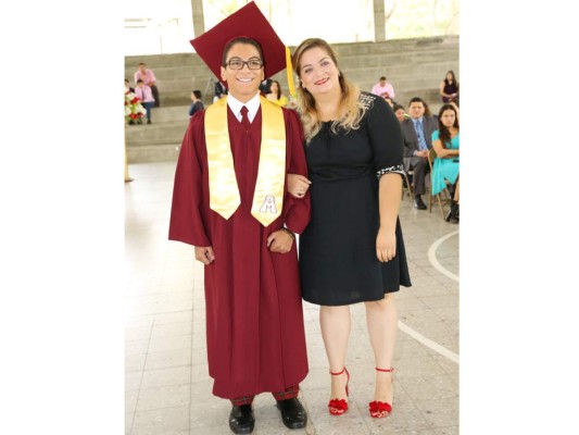 Entrega de títulos Mayan School II parte