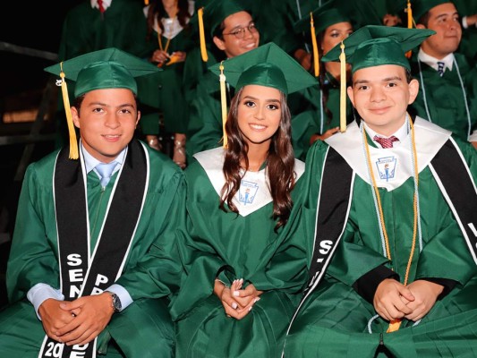 Entrega de títulos de los Seniors 2019 de la Delcampo International School