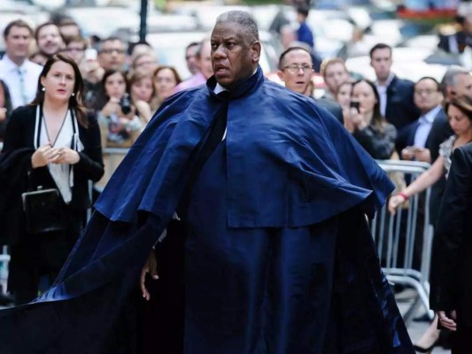 Al famoso editor de Vogue no solo le gustaba crear looks para él, también asesoró estilismos para la familia Obama e impulsó grandemente las voces negras como los diseñadores y modelos.
