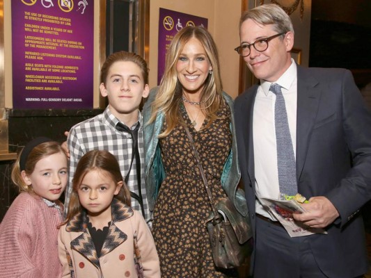 Sarah Jessica Parker y Matthew Broderick tuvieron a su primer hijo en 2002 de manera natural. Posteriormente, en 2008, la pareja decidió alquilar un vientre para recibir a sus gemelas.