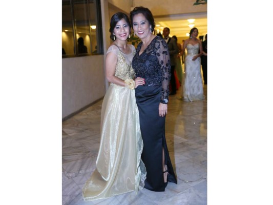 Mayan School celebra su prom al estilo los Oscar