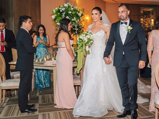 Juan Carlos Handal y Yazmin Janania celebran su boda  